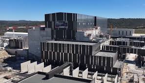 PHOTO 5 — Site ITER / hall Tokamak